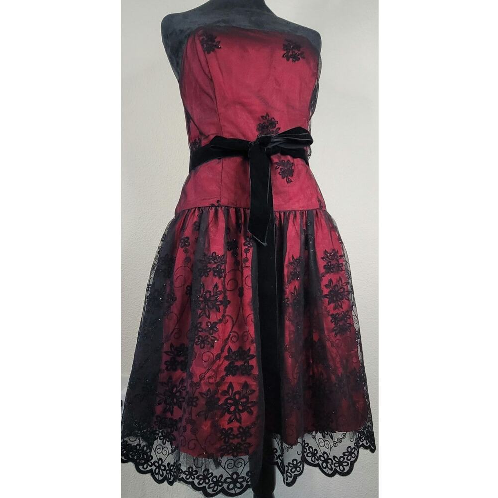 Y2K Valentine Strapless Dress Red Lining Black Lace Overlay Velvet Waist Tie